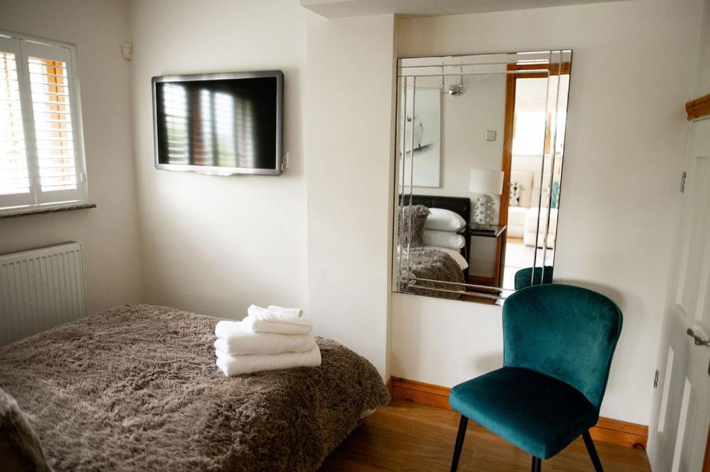 The Anchorage & The Tackleshed Hotel Llancarfan Room photo