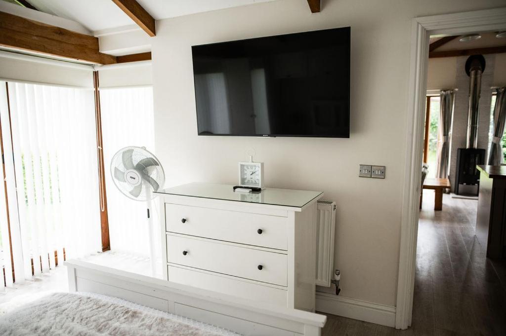 The Anchorage & The Tackleshed Hotel Llancarfan Room photo